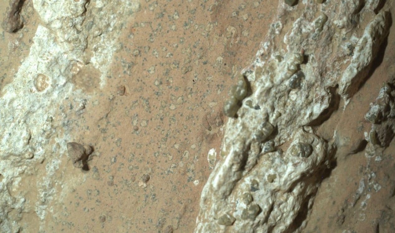 Descobertas do Rover Perseverance da NASA: Um Olhar Aprofundado nas Rochas de Marte