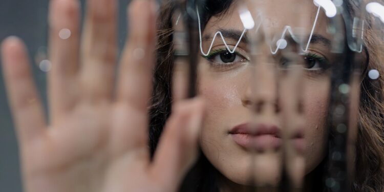 Dedos enrugados no banho: você sabe o que isso realmente significa?