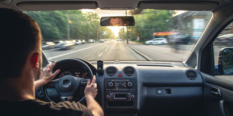 Por Que 200 Mil Brasileiros Abandonaram o Financiamento? A Revolução Dos Carros Por Assinatura