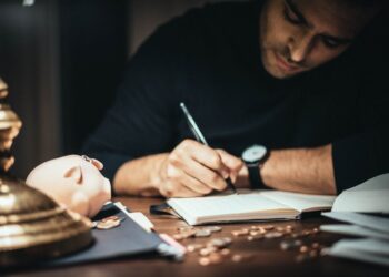 Você já olhou para o calendário e se perguntou como conseguir R$ 5 mil até dezembro? A boa notícia é que ainda há tempo suficiente para alcançar essa meta financeira com estratégias simples e eficazes. O segredo está em aplicar um método comprovado que combina disciplina, organização e pequenos ajustes no orçamento familiar.