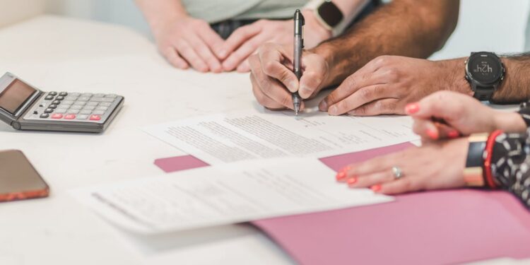 Crédito com Garantia de Veículo em 2025: taxas a partir de 1,49% ao mês, liberação em 48h e você continua usando seu carro. Compare as melhores opções e solicite online.