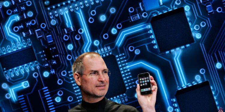 Steve Jobs segurando o primeiro iPhone durante seu lançamento em 2007, com fundo ilustrativo de circuito eletrônico.