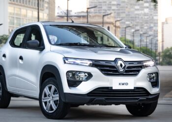 Descubra os 7 carros mais econômicos de 2025 que fazem até 17,7 km/l e oferecem financiamento facilitado. Renault Kwid lidera ranking com consumo imbatível e parcelas que cabem no seu bolso. Veja todos os modelos e suas vantagens.